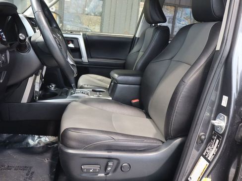 Used 2018 Toyota 4Runner SR5 Premium image 13