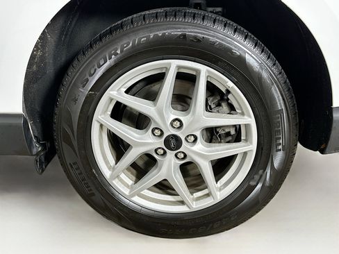 Used 2023 Ford Edge SEL image 11