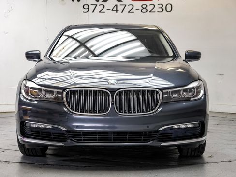 Used 2016 BMW 740i w/ Executive Package image 8