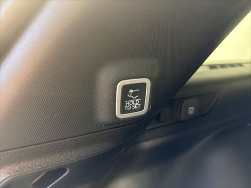 New 2025 Jeep Grand Cherokee Altitude image 9