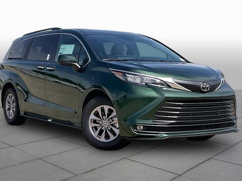 New 2026 Toyota Sienna XLE FWD image 2