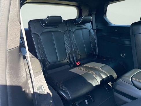 Used 2024 Jeep Grand Cherokee L Summit w/ High Altitude Package image 10