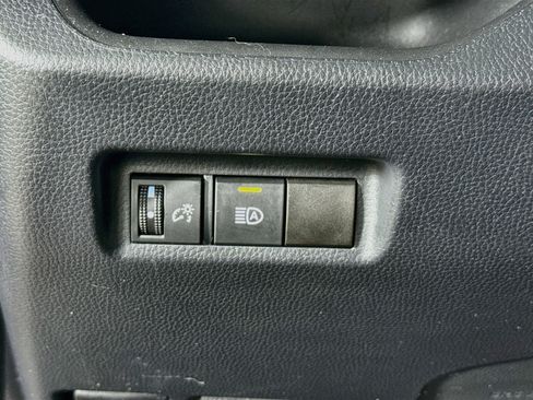 Used 2021 Toyota RAV4 XLE AWD/4WD image 9