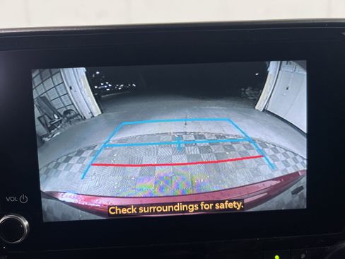 Used 2023 Toyota Highlander XLE FWD image 32