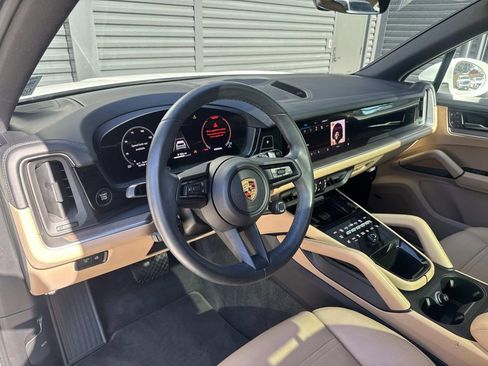Used 2024 Porsche Cayenne image 5