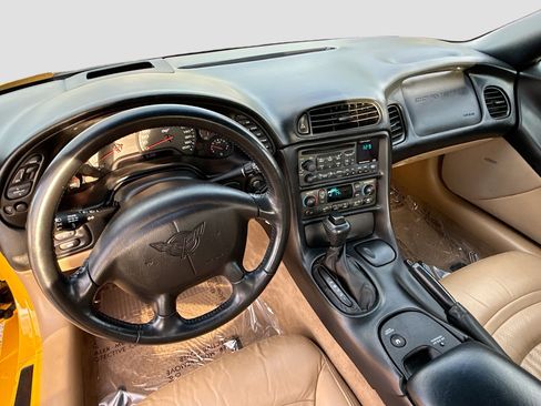 Used 2003 Chevrolet Corvette Convertible w/ Preferred Equipment Group1 image 15