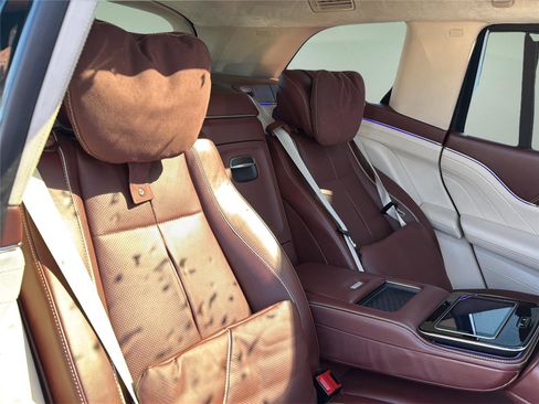 Used 2021 Mercedes-Benz Maybach GLS 600 4MATIC image 39