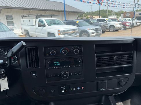 Used 2023 GMC Savana 2500 RWD 2500 135 w/ Driver Convenience Package image 10