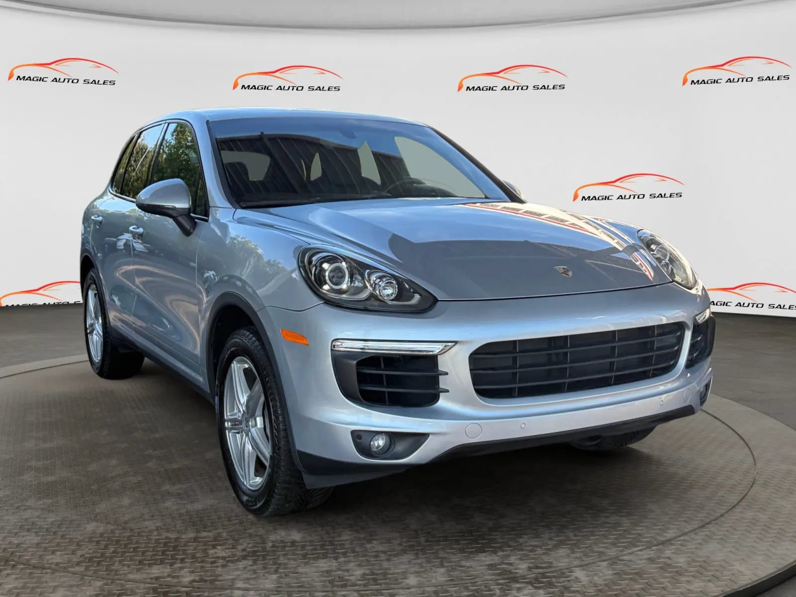 Used 2016 Porsche Cayenne w/ Premium Package AWD/4WD image 5
