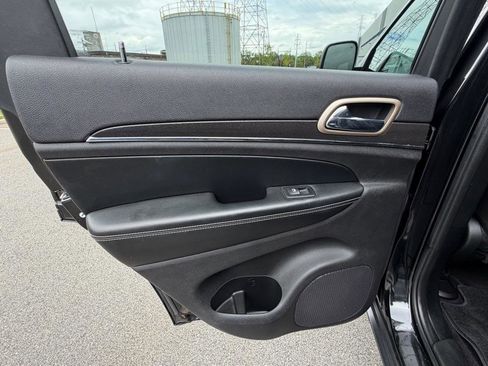 Used 2015 Jeep Grand Cherokee Limited w/ Trailer Tow Group IV AWD/4WD image 24