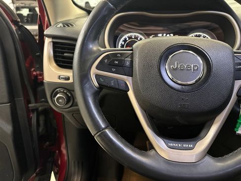 Used 2015 Jeep Cherokee Latitude AWD/4WD image 16