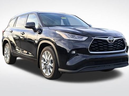 Used 2020 Toyota Highlander Limited image 1