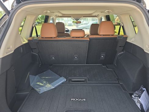 New 2026 Nissan Rogue Platinum AWD/4WD image 3