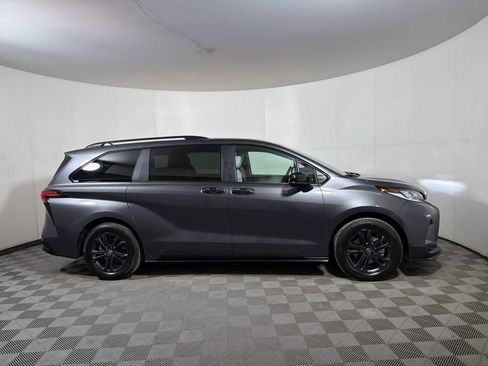 Used 2025 Toyota Sienna XSE image 7