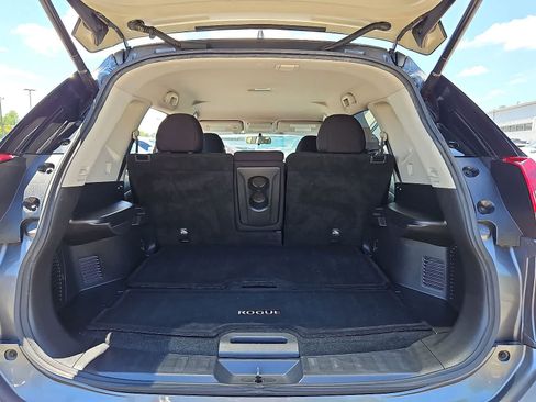 Used 2018 Nissan Rogue SV w/ Premium Package FWD image 31