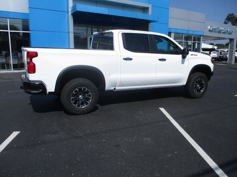 New 2026 Chevrolet Silverado 1500 ZR2 image 3