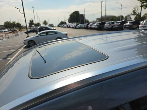 Used 2021 Toyota Highlander Limited AWD/4WD image 4