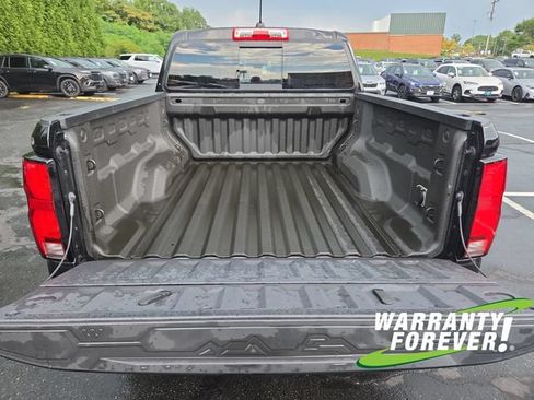 Used 2024 Chevrolet Colorado Z71 w/ Z71 Convenience Package 2 AWD/4WD image 17