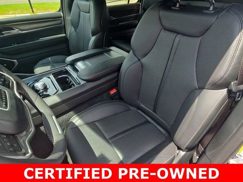 Used 2023 Jeep Wagoneer Series III w/ Preferred Equipment Group image 17