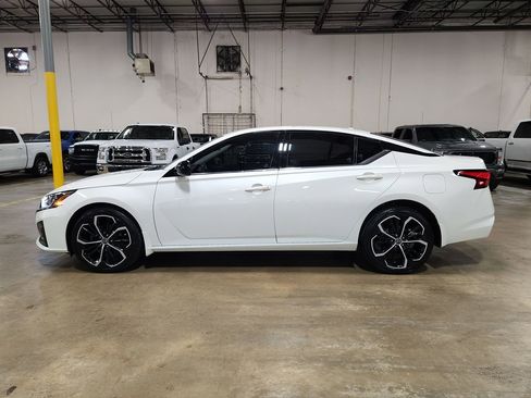 Used 2023 Nissan Altima 2.5 SR AWD/4WD image 7