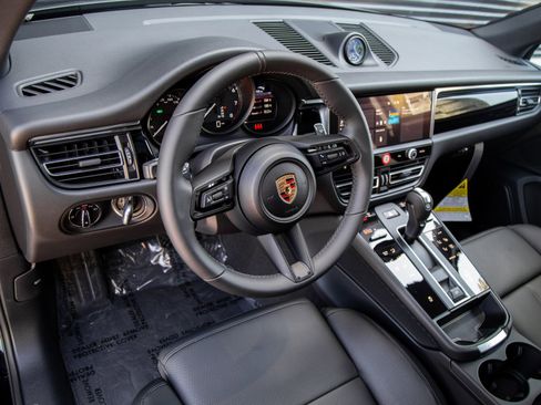 New 2026 Porsche Macan AWD/4WD image 4