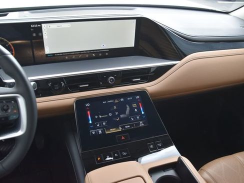 Used 2025 INFINITI QX80 Sensory AWD/4WD image 23