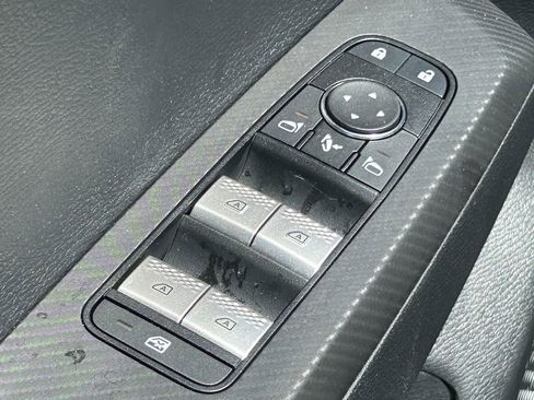 Used 2025 Mitsubishi Outlander 4WD Plug-In Hybrid image 30