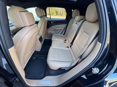 Used 2019 Porsche Cayenne image 44