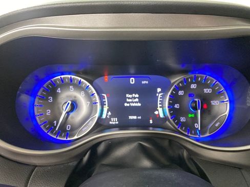 Used 2023 Chrysler Pacifica Touring-L image 18