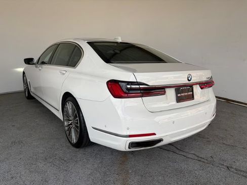 Used 2022 BMW 740i w/ Luxury Rear Seating Package RWD image 5