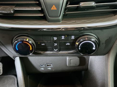 Used 2025 Buick Encore GX Preferred image 23