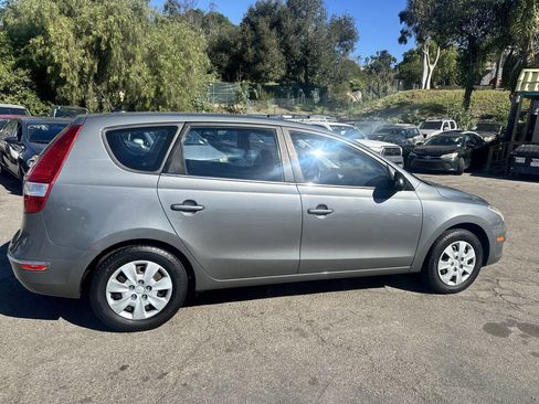 Used 2010 Hyundai Elantra GLS image 10