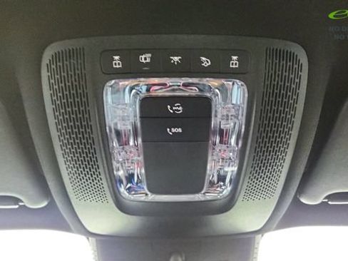 Used 2025 Mercedes-Benz GLB 250 4MATIC w/ Exclusive Package image 75