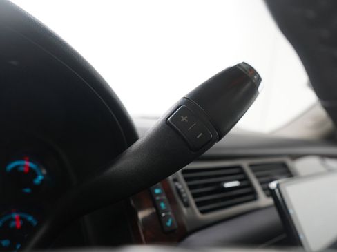 Used 2013 Chevrolet Avalanche LTZ image 27