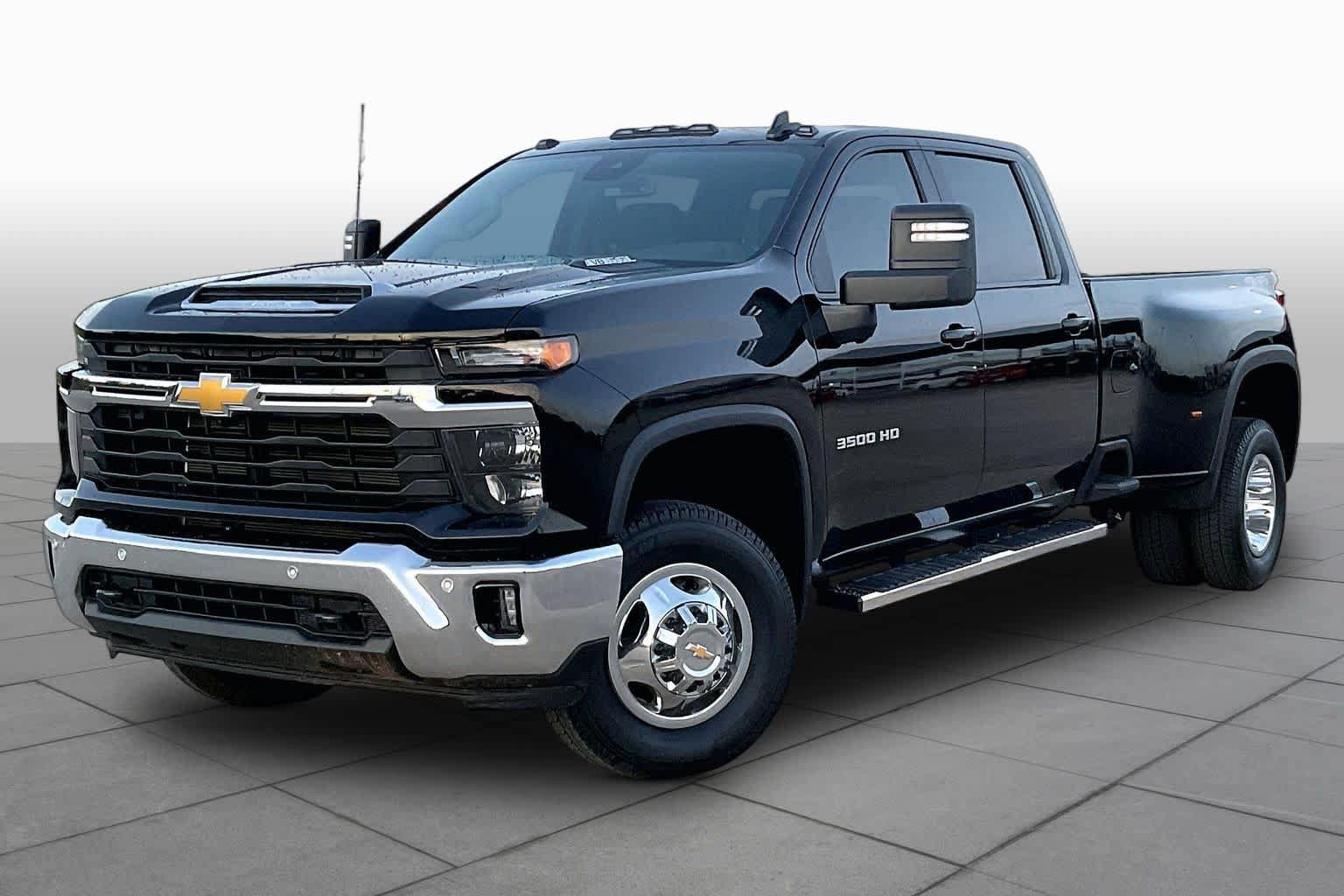 Used 2026 Chevrolet Silverado 3500 LT w/ Safety Package AWD/4WD image 2