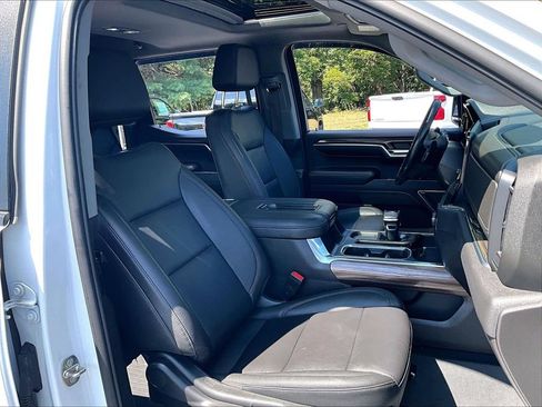 Used 2022 Chevrolet Silverado 1500 LT Trail Boss w/ LT Trail Boss Premium Package AWD/4WD image 11