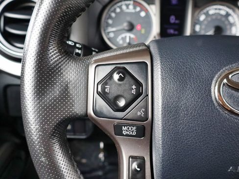 Used 2019 Toyota Tacoma SR5 AWD/4WD image 30