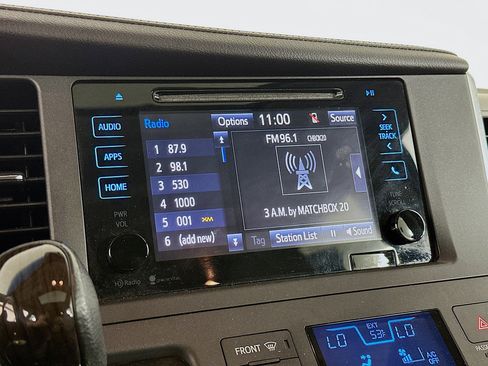 Used 2015 Toyota Sienna XLE Premium image 21