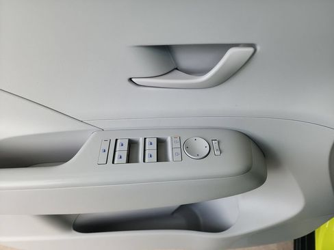 Used 2025 Hyundai Kona SEL AWD/4WD image 13