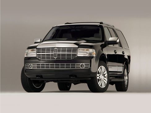 Used 2014 Lincoln Navigator 2WD image 1