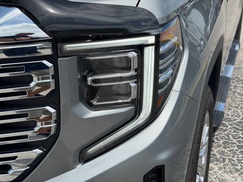 Used 2024 GMC Sierra 1500 Denali w/ Technology Package AWD/4WD image 10
