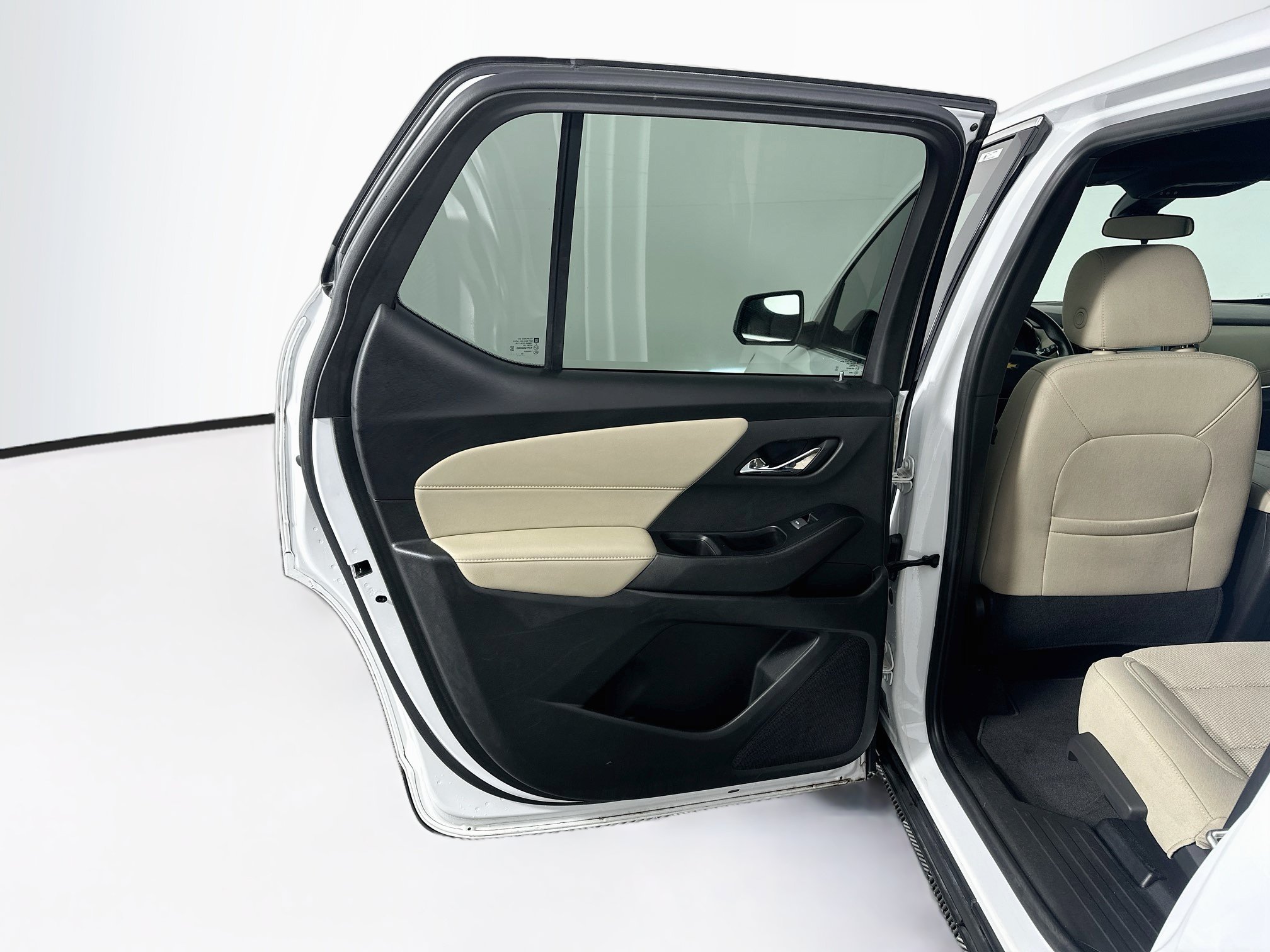 Used 2023 Chevrolet Traverse LS FWD image 26