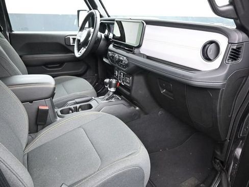 Used 2025 Jeep Wrangler Unlimited Sahara w/ Safety Group AWD/4WD image 18