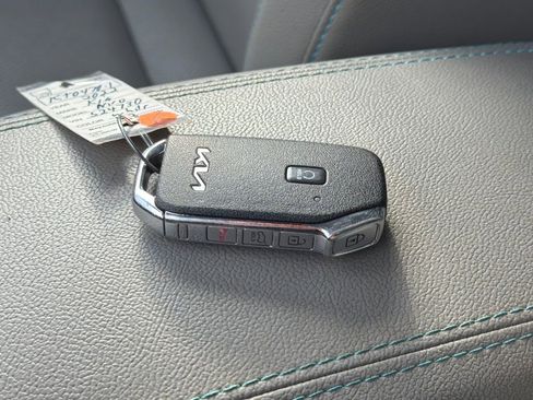 Used 2022 Kia Niro EX Premium image 31