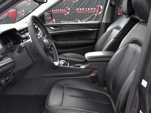 Used 2023 Jeep Grand Cherokee 4WD 4xe image 19