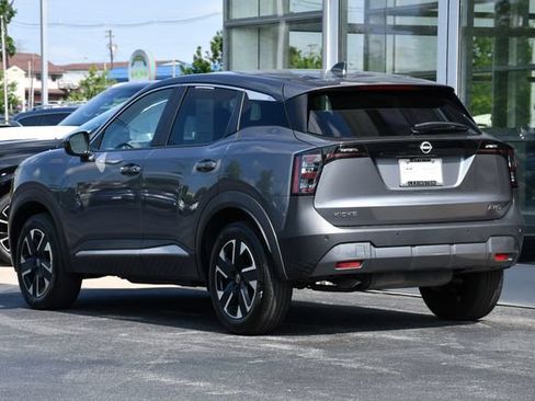 Used 2025 Nissan Kicks SV AWD/4WD image 9
