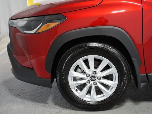 Certified 2025 Toyota Corolla Cross LE image 5