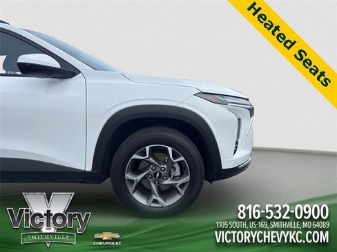 Used 2025 Chevrolet Trax LT w/ LT Convenience Package image 21