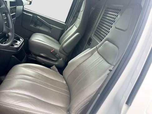 Used 2025 Chevrolet Express 2500 Extended w/ Enhanced Convenience Package RWD image 18