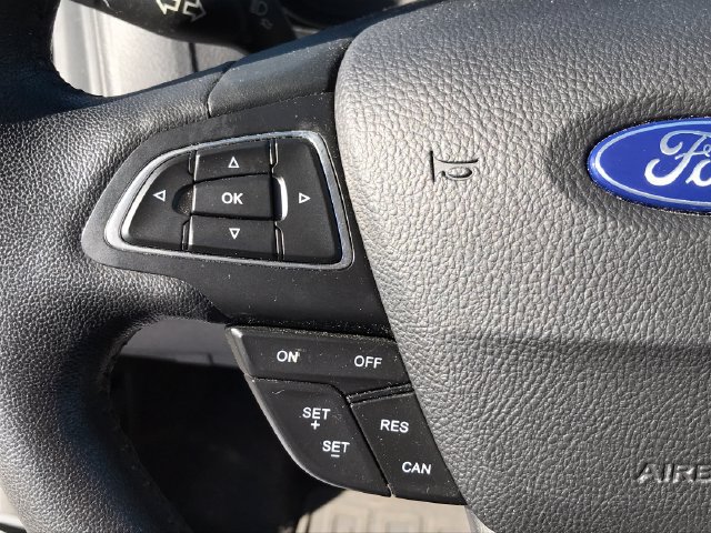 Used 2017 Ford Focus SE w/ Cold Weather Package FWD image 9
